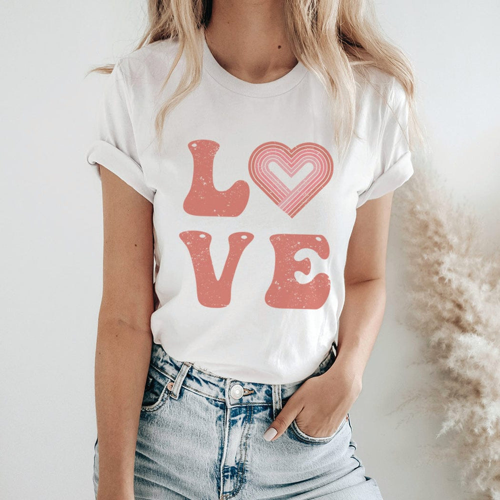 LOVE Retro Valentine Tee – Pink Groovy Heart Graphic T-Shirt – HO110