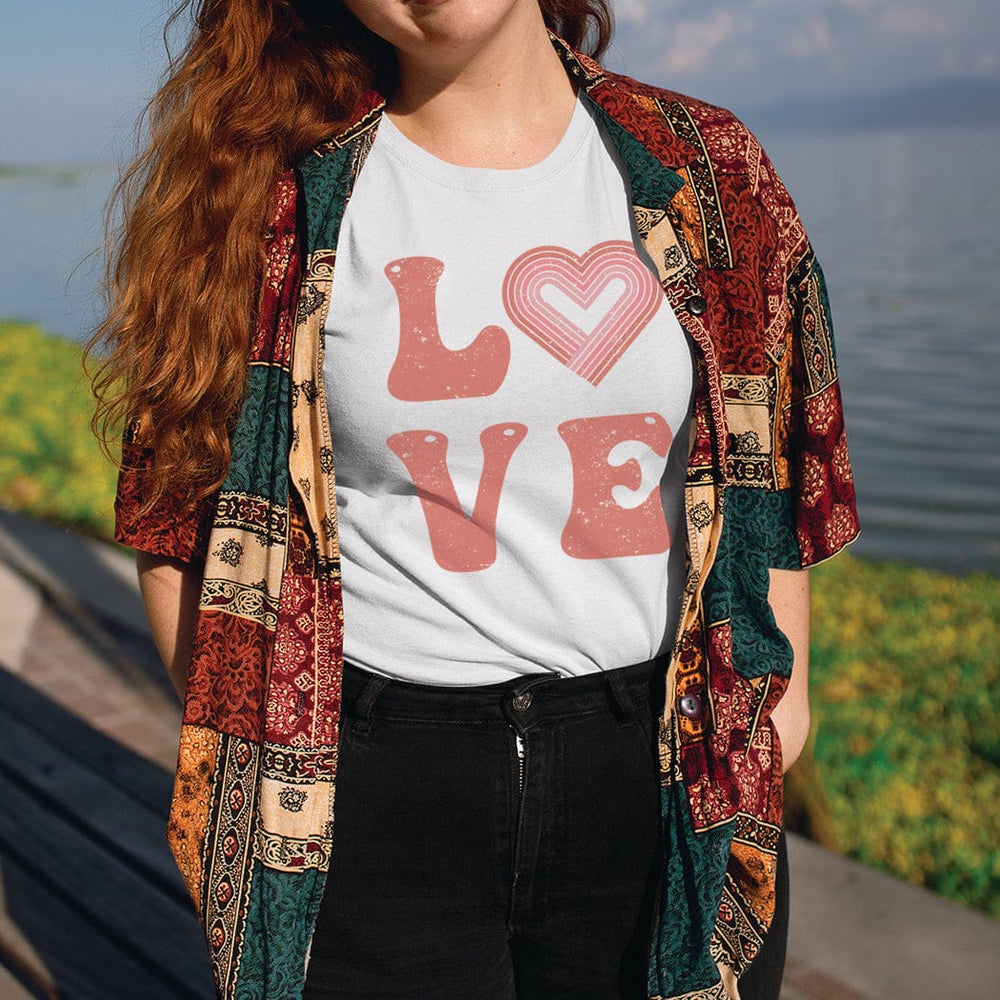 LOVE Retro Valentine Tee – Pink Groovy Heart Graphic T-Shirt – HO110
